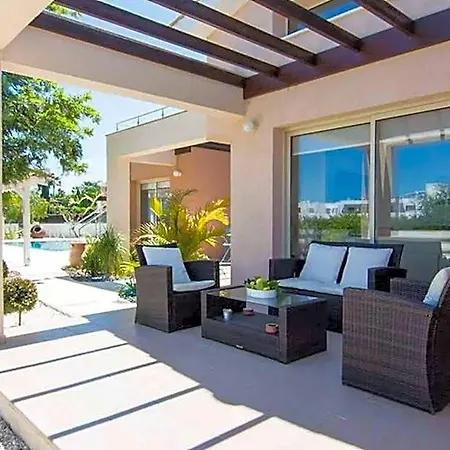 Sea Breeze Hideaway Polis